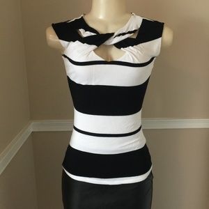 ♠️ LIKE NEW Black and White Sleeveless Top ♠️